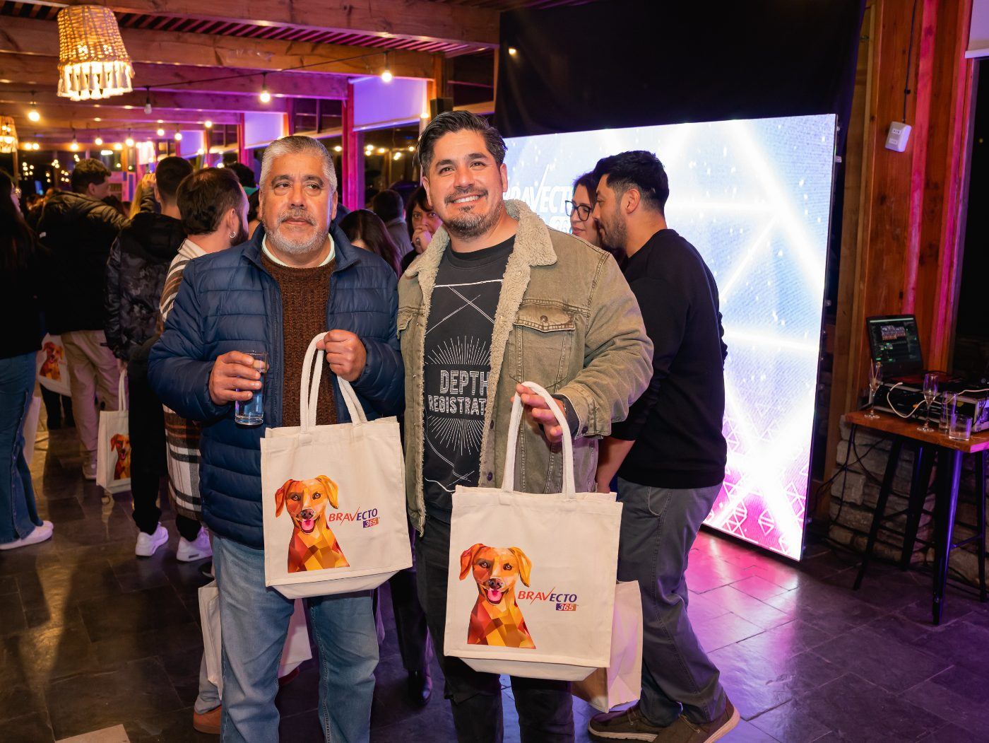 Invitados con bolsas Bravecto