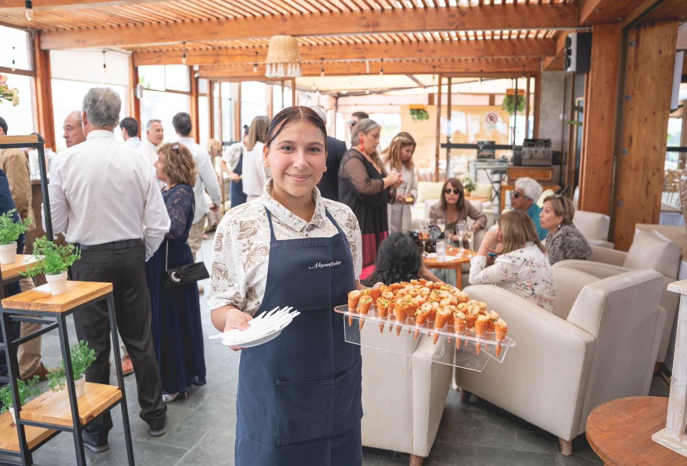 Servicio de canapés de camarón · matrimonio