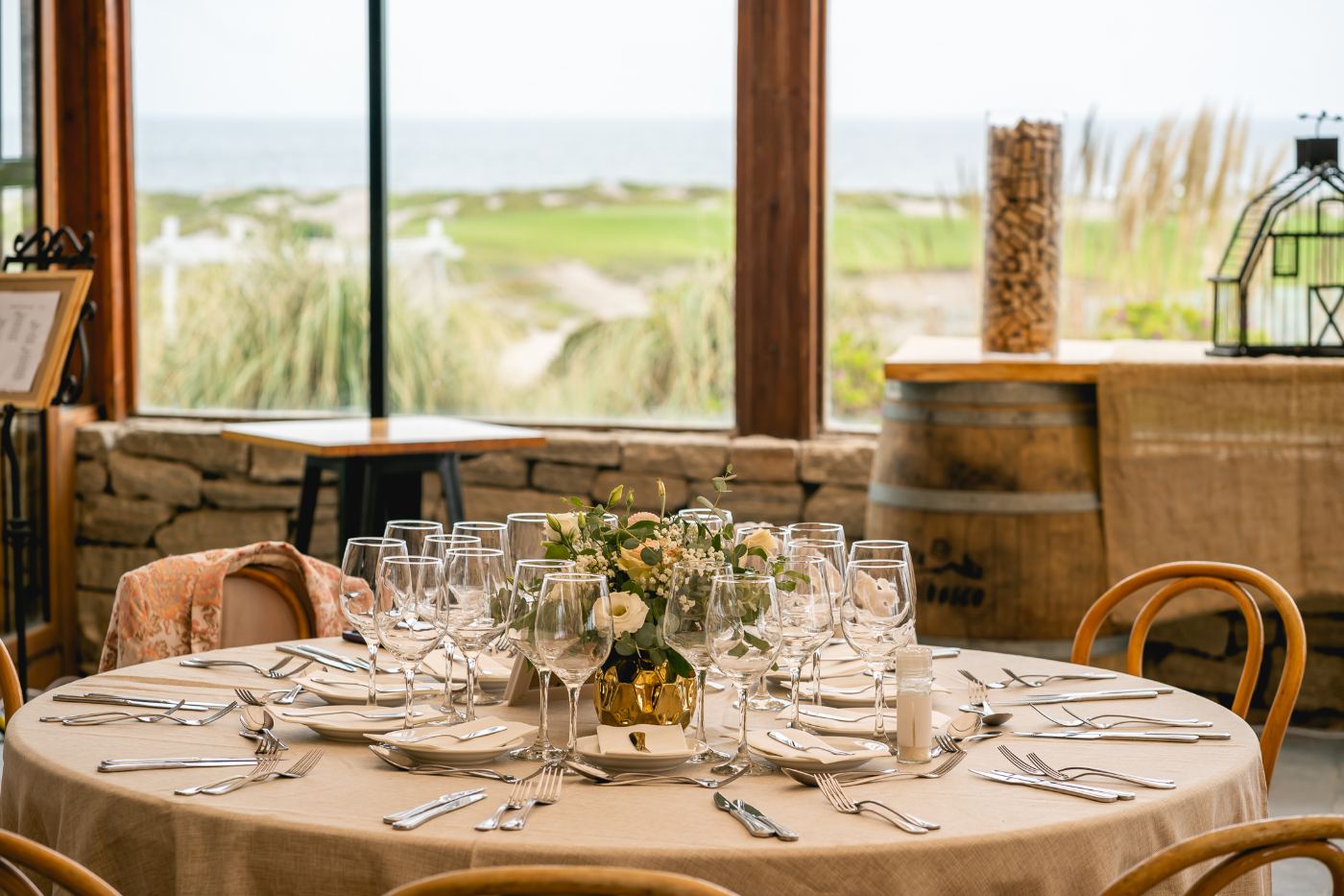 Mesa con vista al mar · montaje de matrimonio
