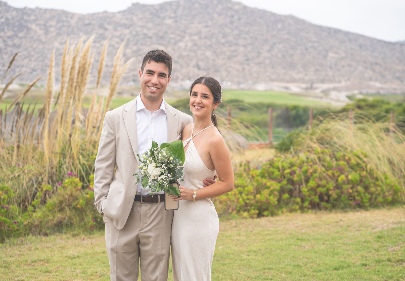 Los novios frente al cerro · Serena Golf